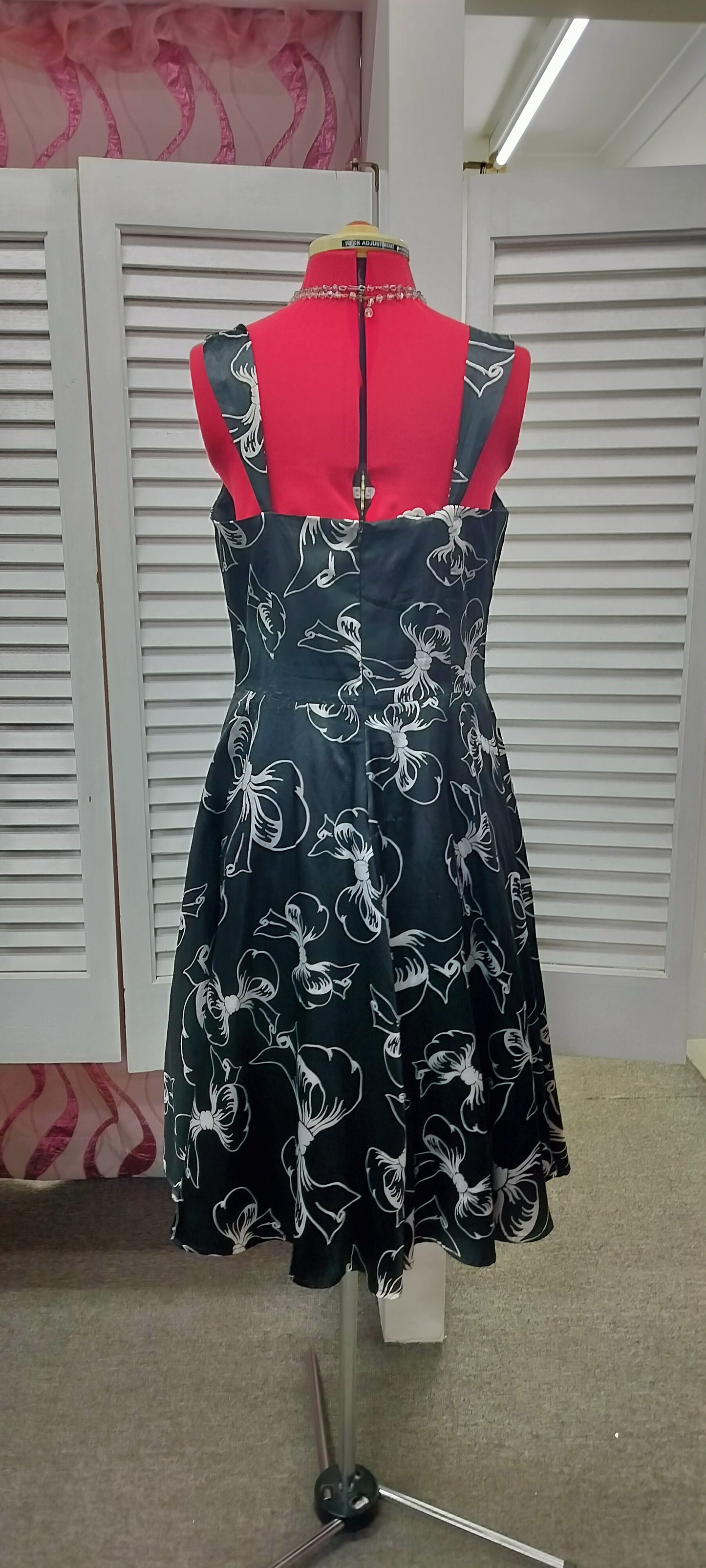 Route 66 stain bows dress. Tuille underskirt. Size-14.