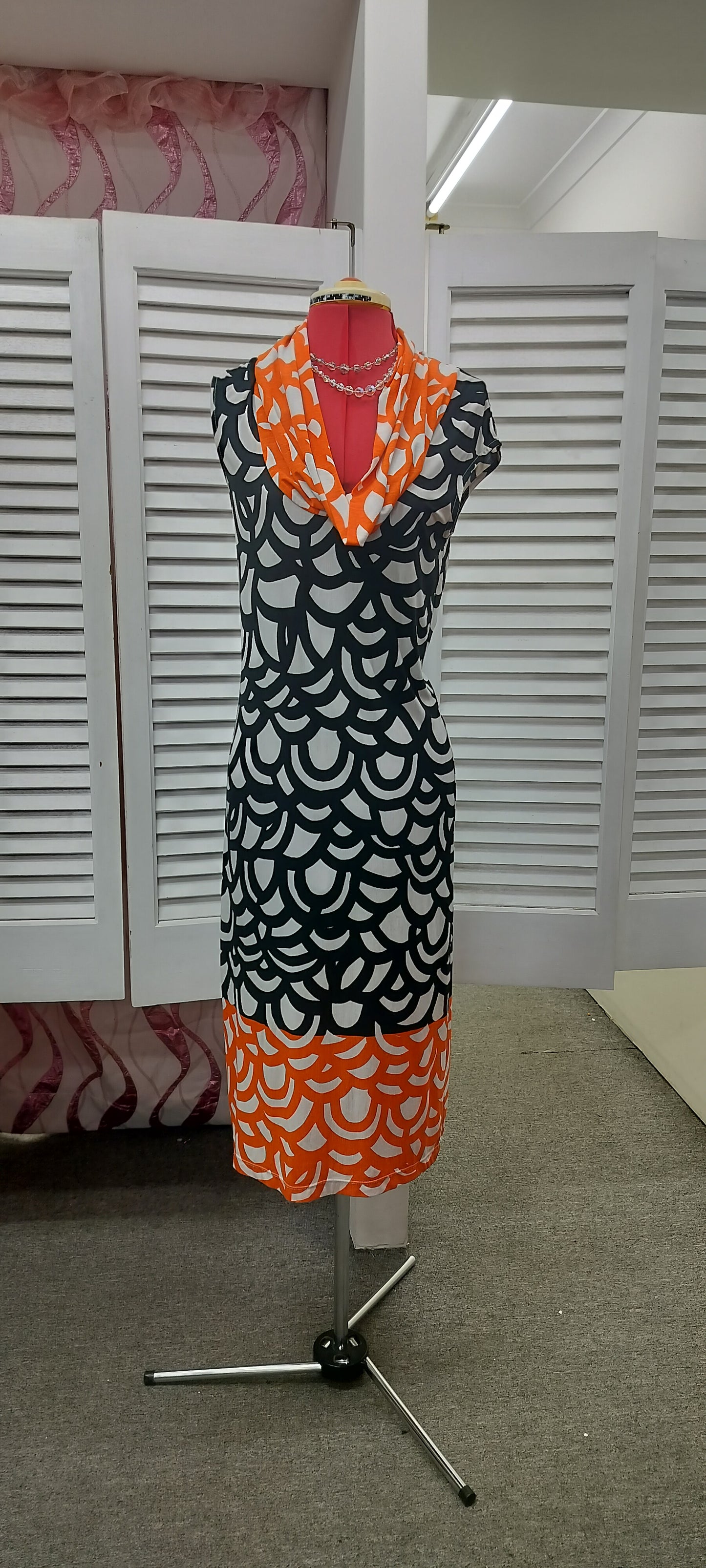 Howard shower's dress. Size-10
