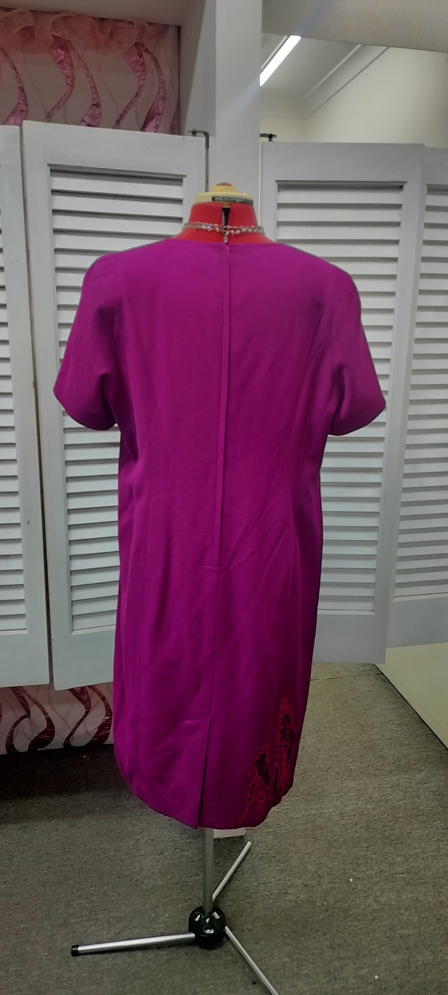 Perri Cutten cerise wool s/s dress. Size -18.