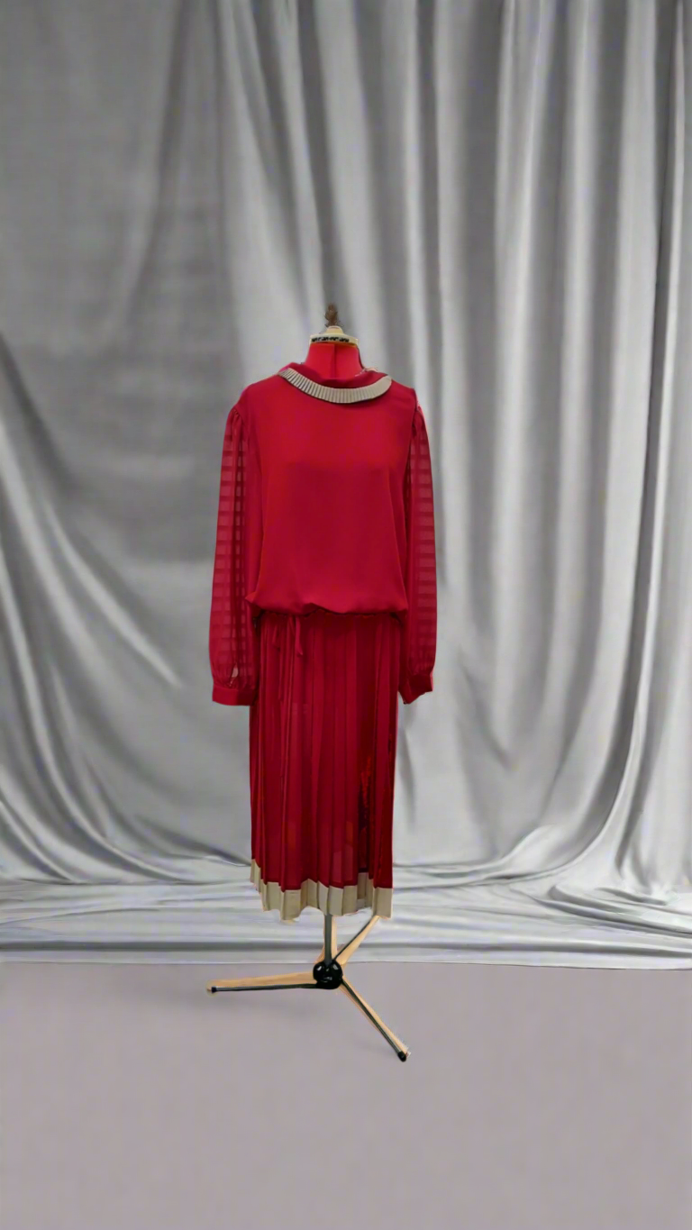 Maroon Dolina Pleated dress, 1980's vintage style. Size- XL