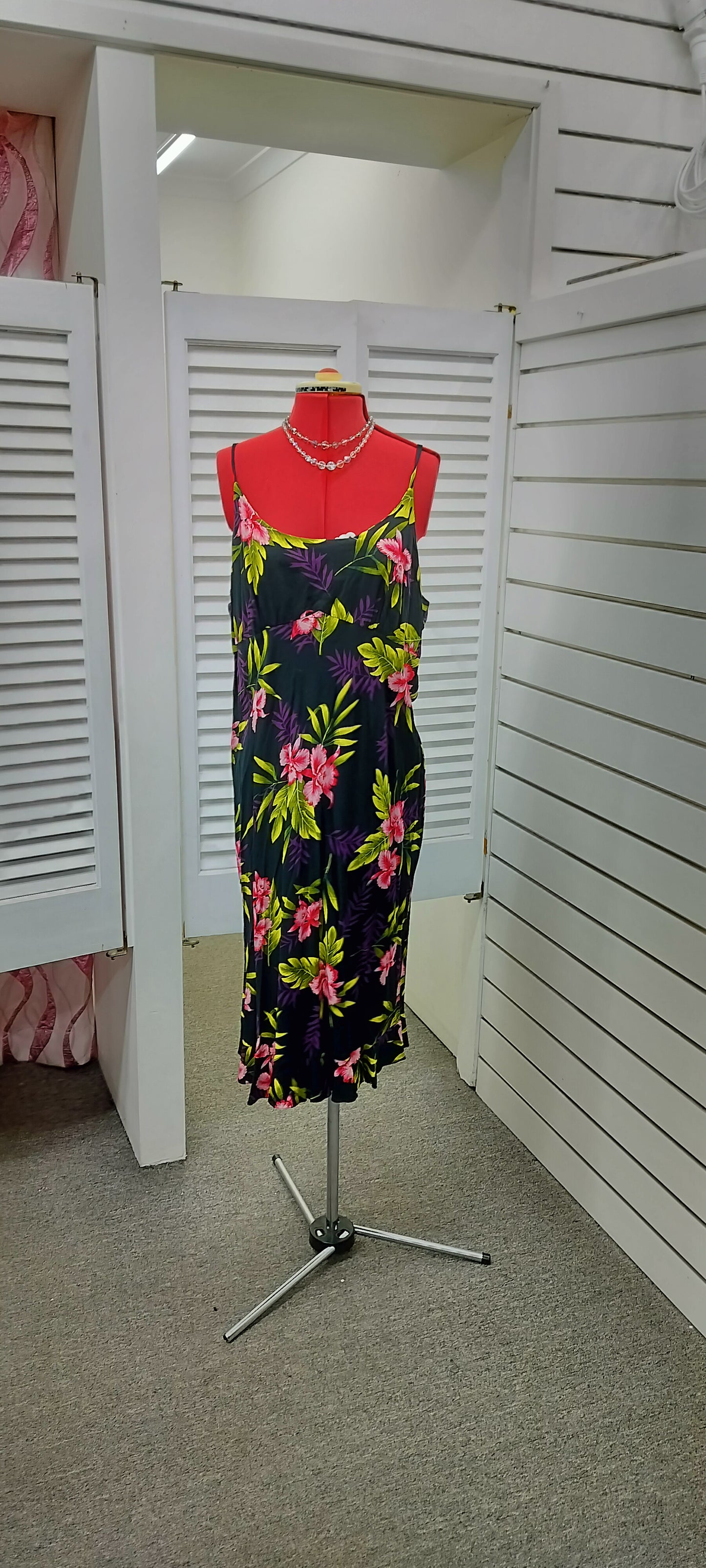 Two Palms label. Hawaiian slip on dress. Size -XL