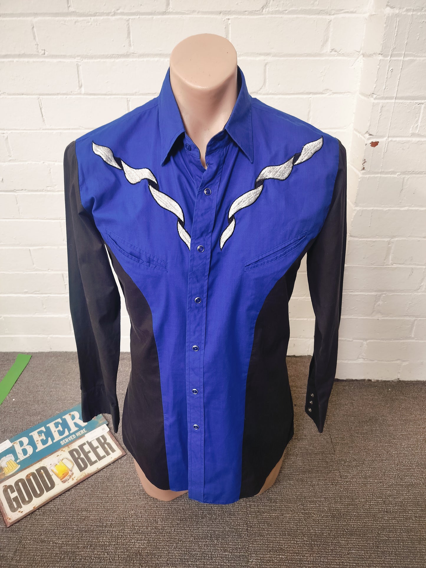 Blue + Blaols western l/s shirt with silver embroidery. Size- M
