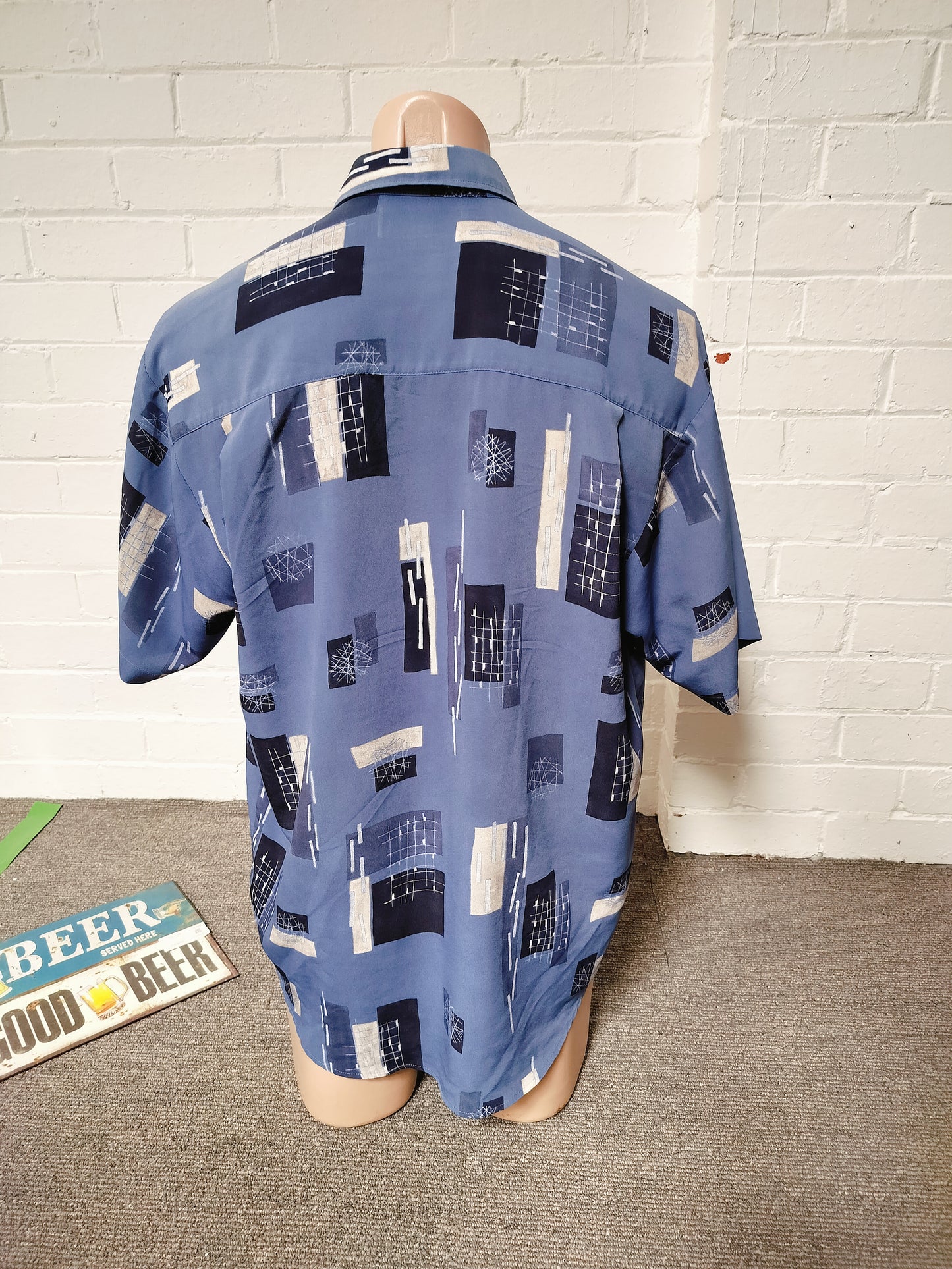 Mens 1980's Poly s/s shirt. Size- M .
