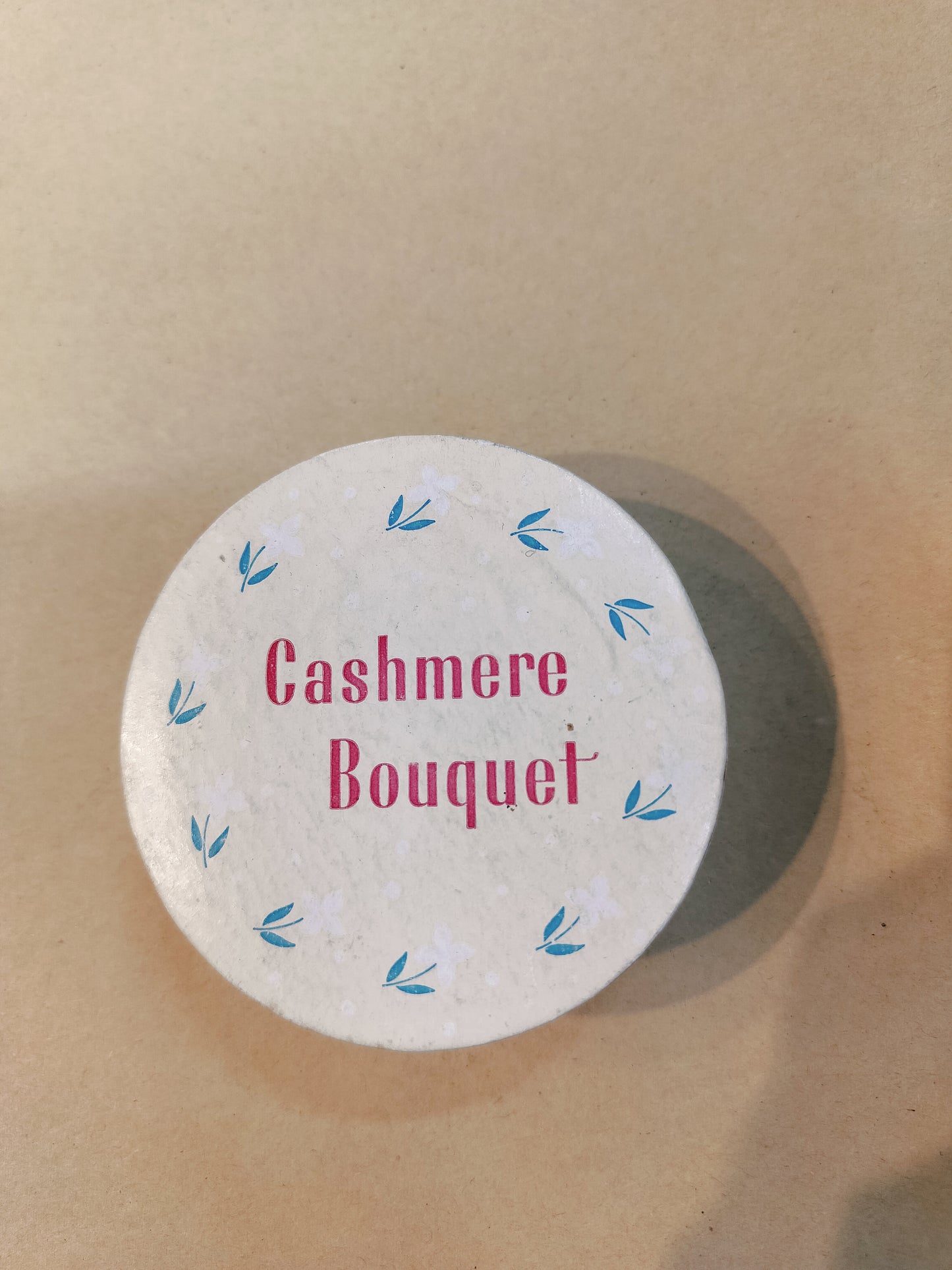 Cashmere bouquet face powder ( full)
