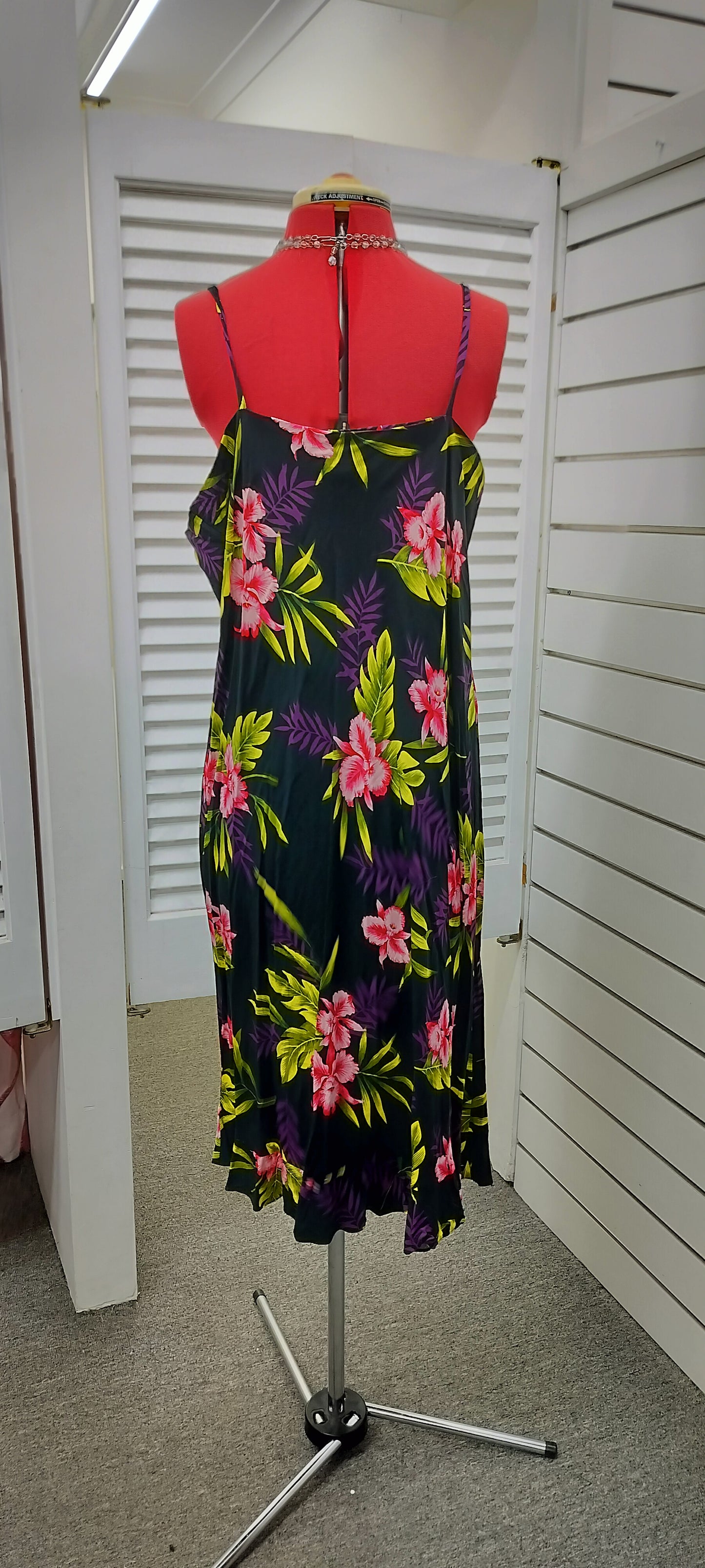 Two Palms label. Hawaiian slip on dress. Size -XL