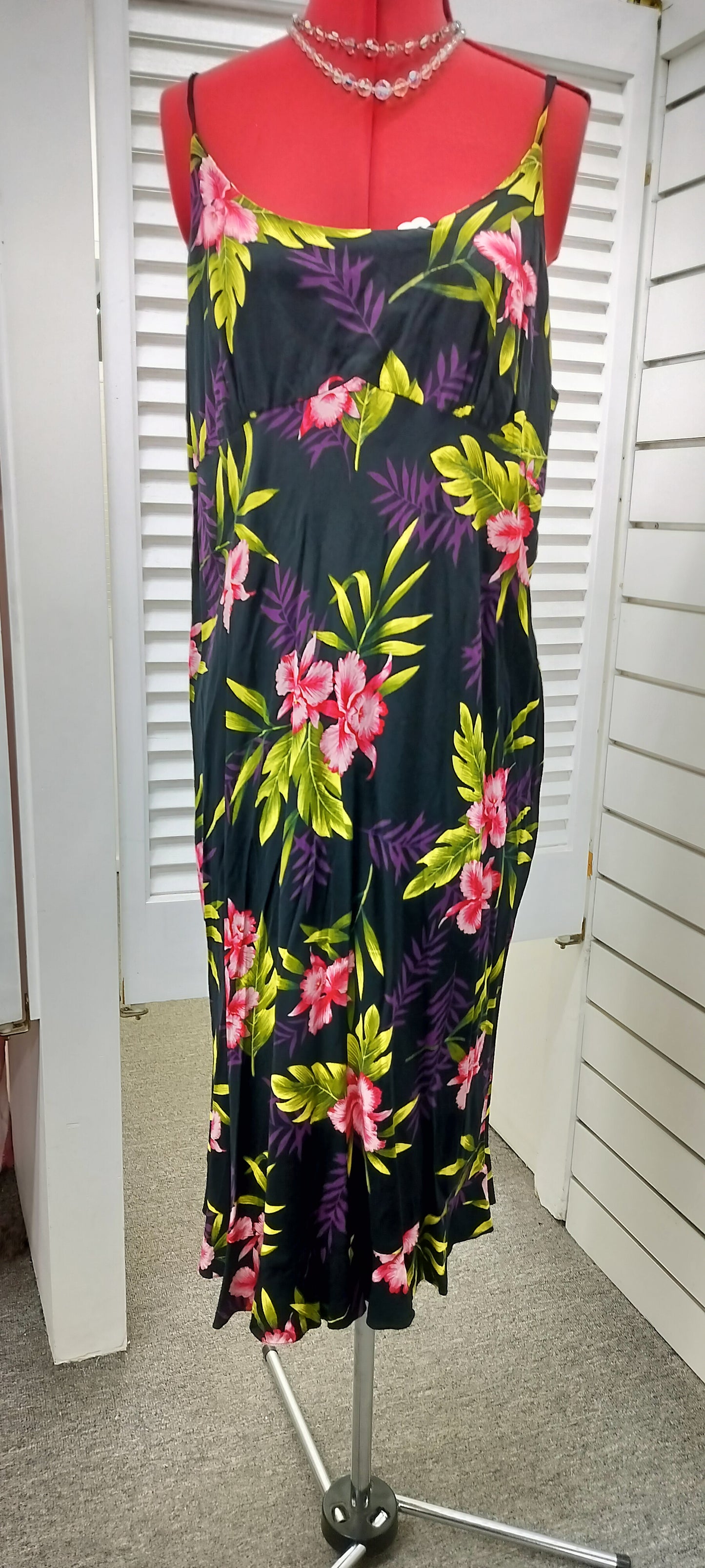 Two Palms label. Hawaiian slip on dress. Size -XL