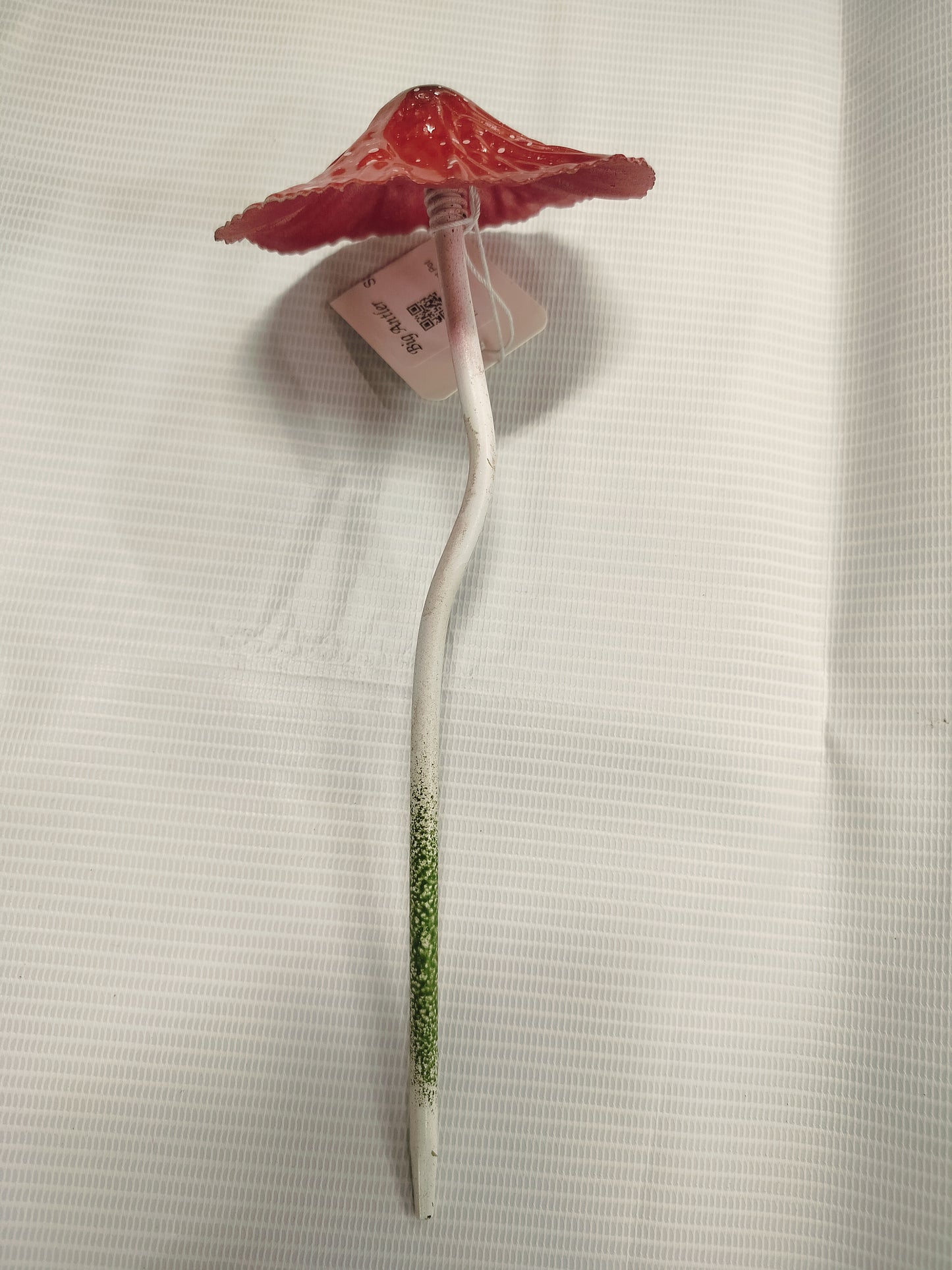 Single M/room stake small