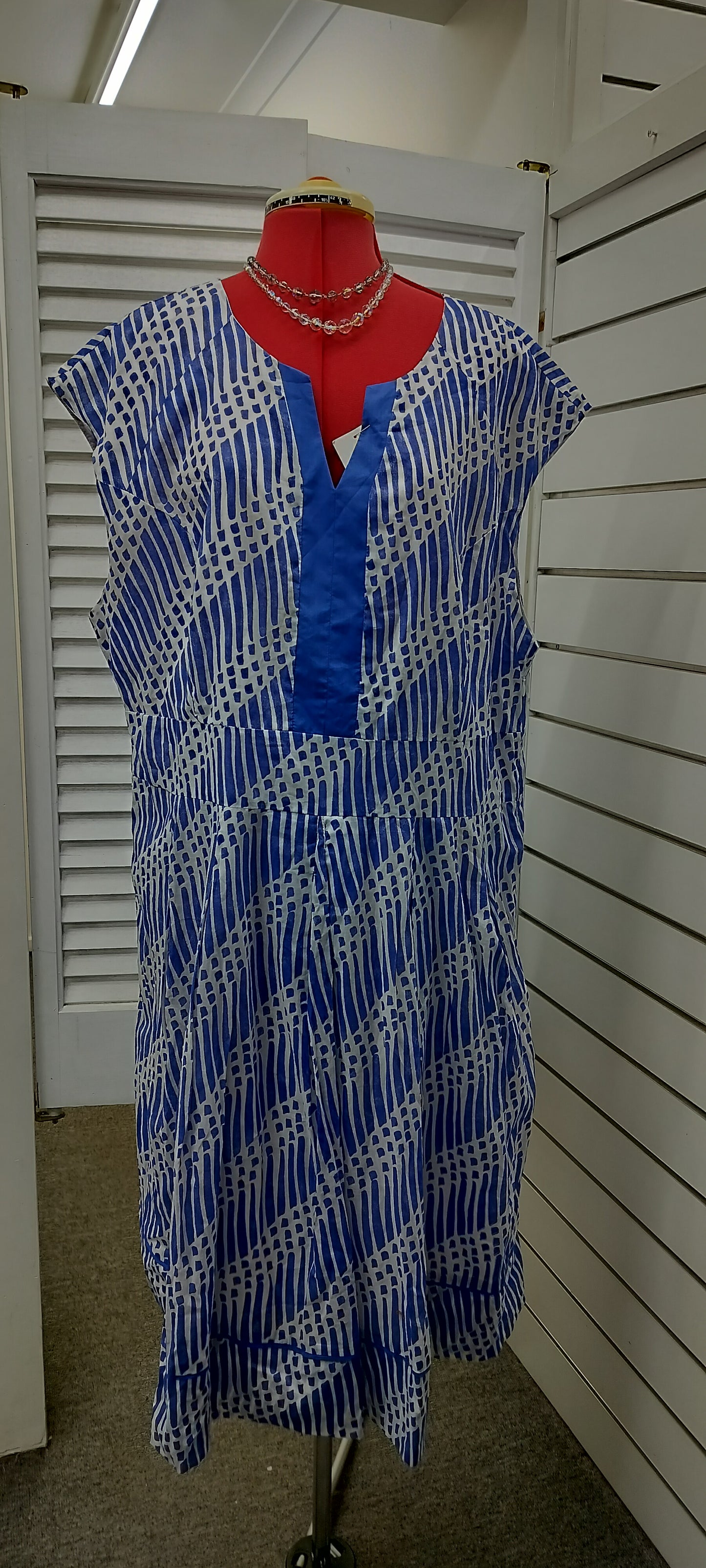 Yarra Trail dress with a tag on. Size-20 (xl).