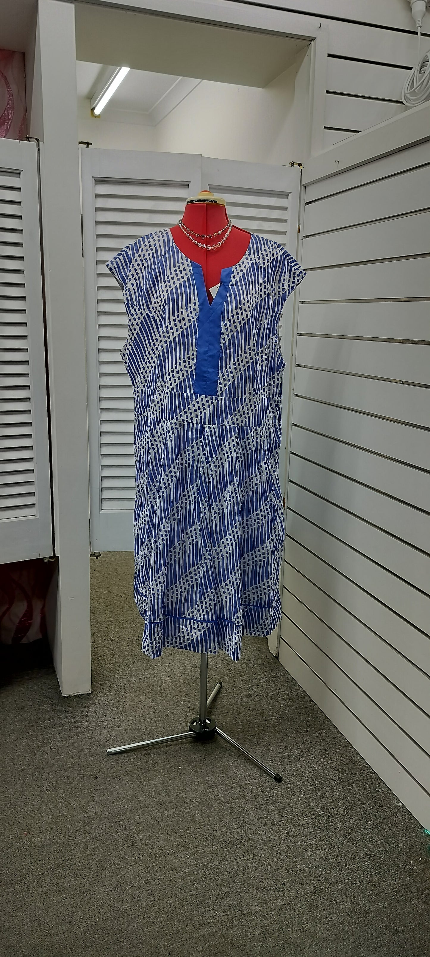 Yarra Trail dress with a tag on. Size-20 (xl).