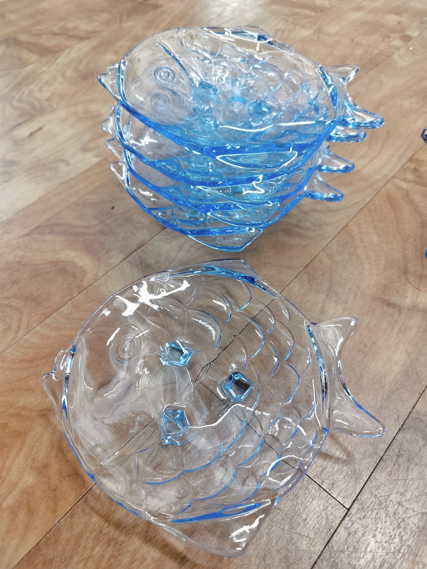 Blue Glass Fish Plates set of 6 (1 big and 5 quarter size)