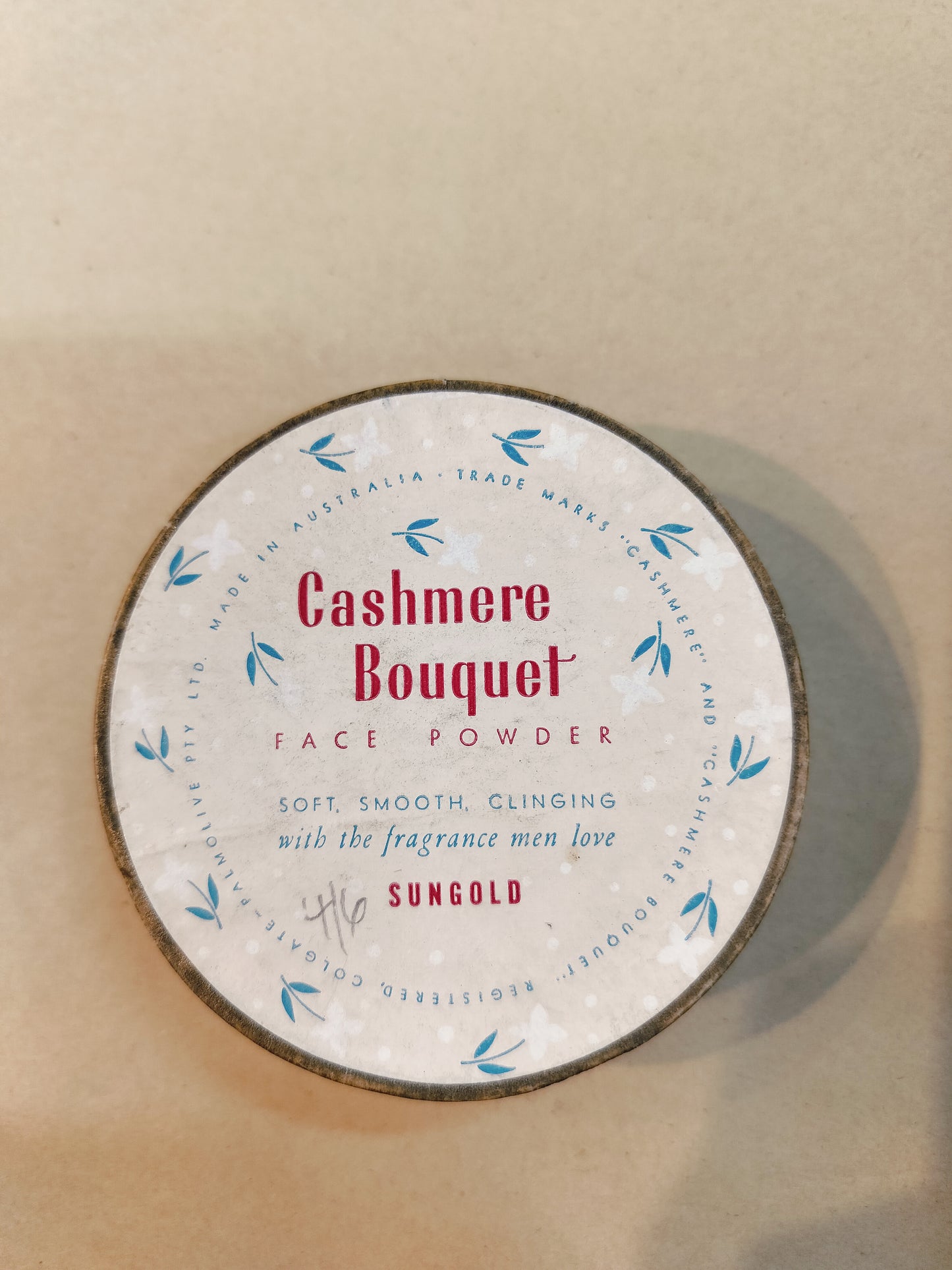Cashmere bouquet face powder ( full)